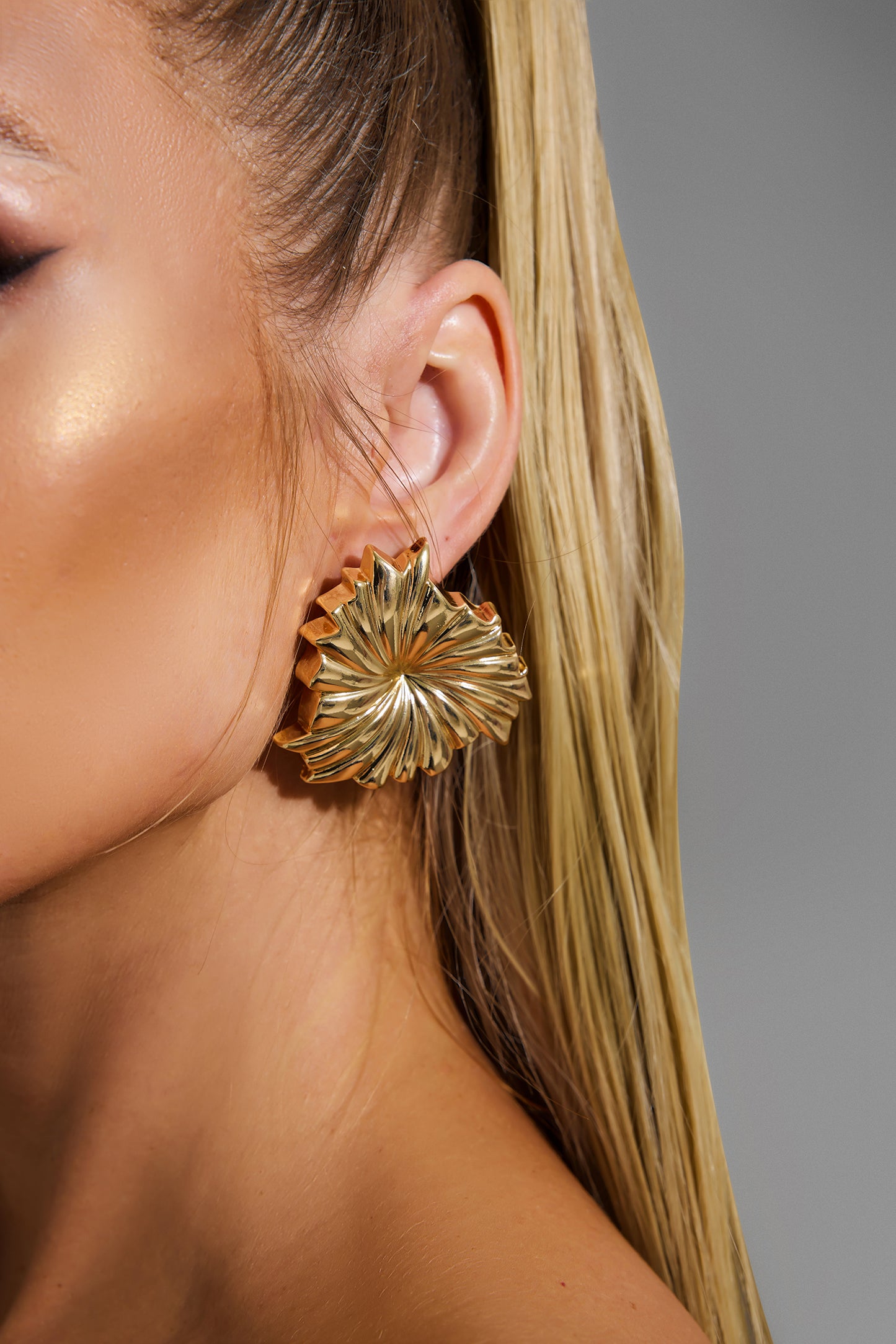 Metal Pleated Shape Stud Earrings